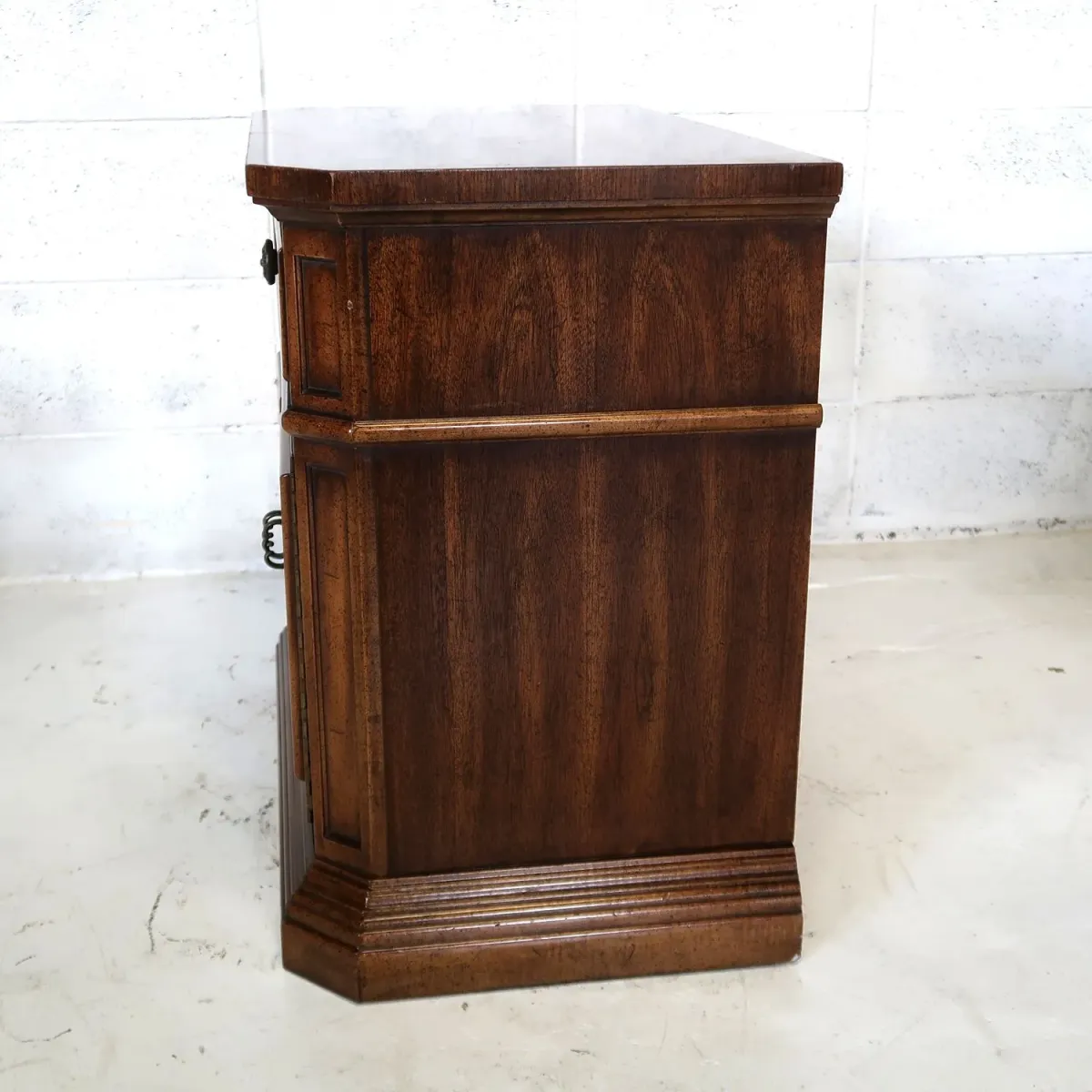 Unique Furniture アンティーク ナイトスタンド