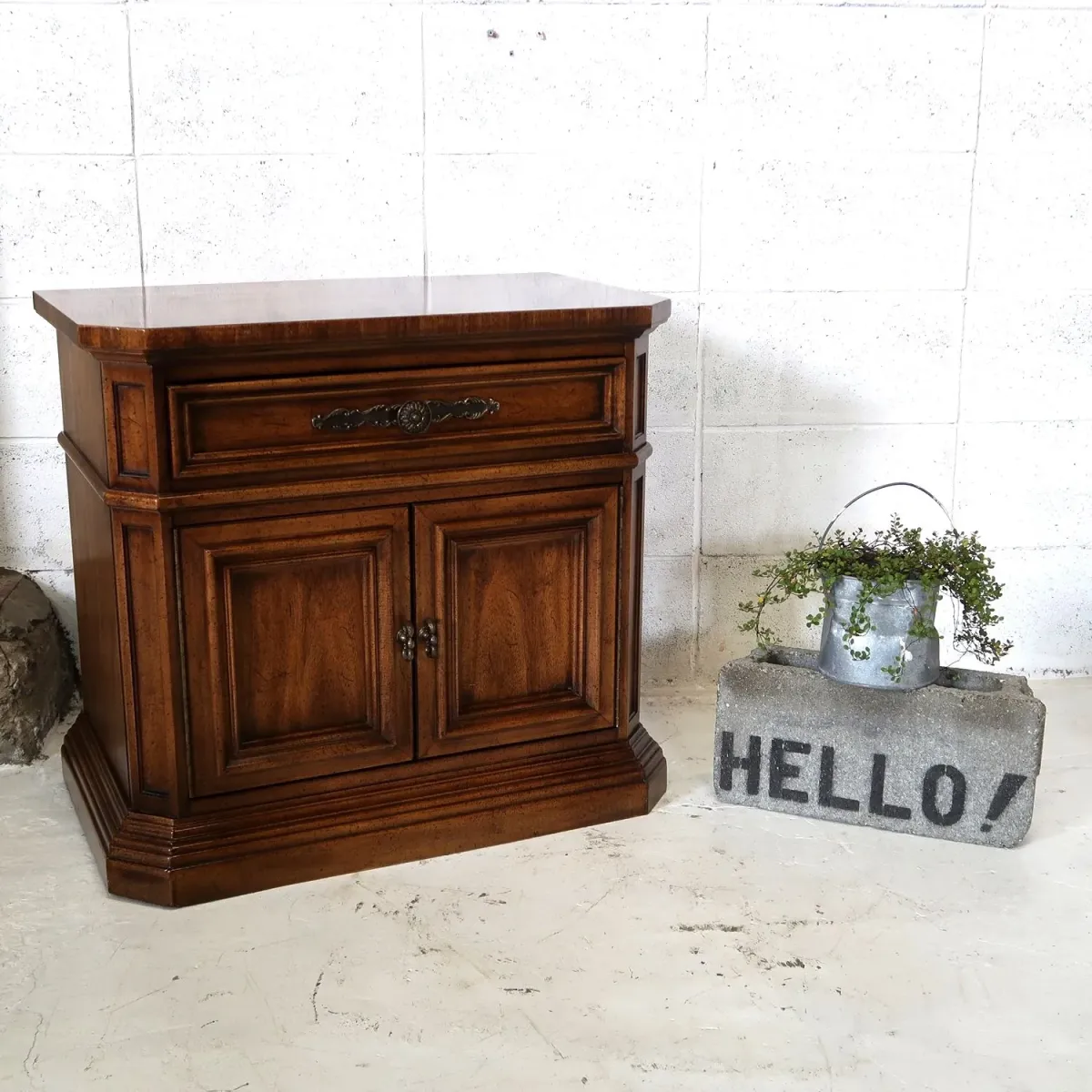 Unique Furniture アンティーク ナイトスタンド