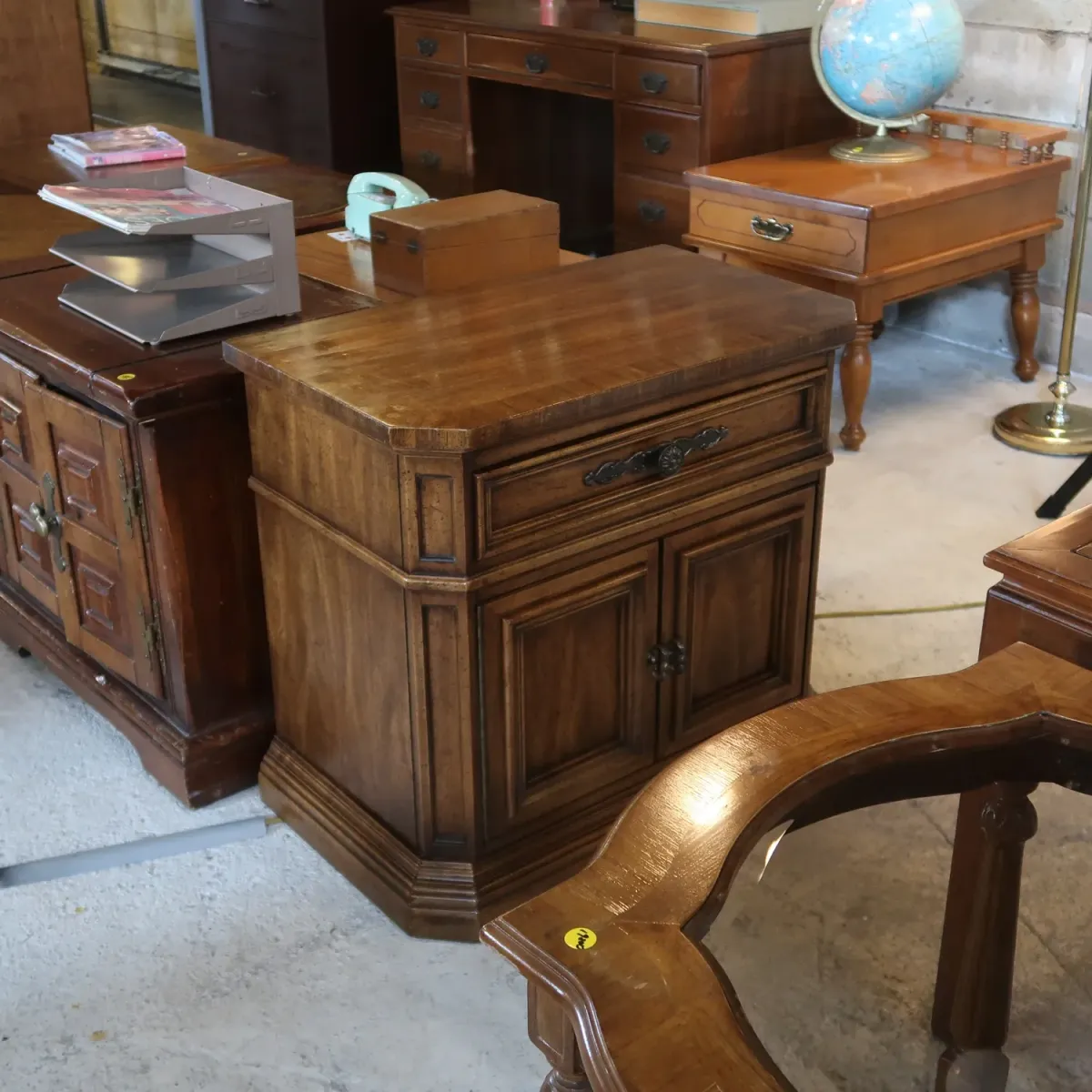 Unique Furniture アンティーク ナイトスタンド