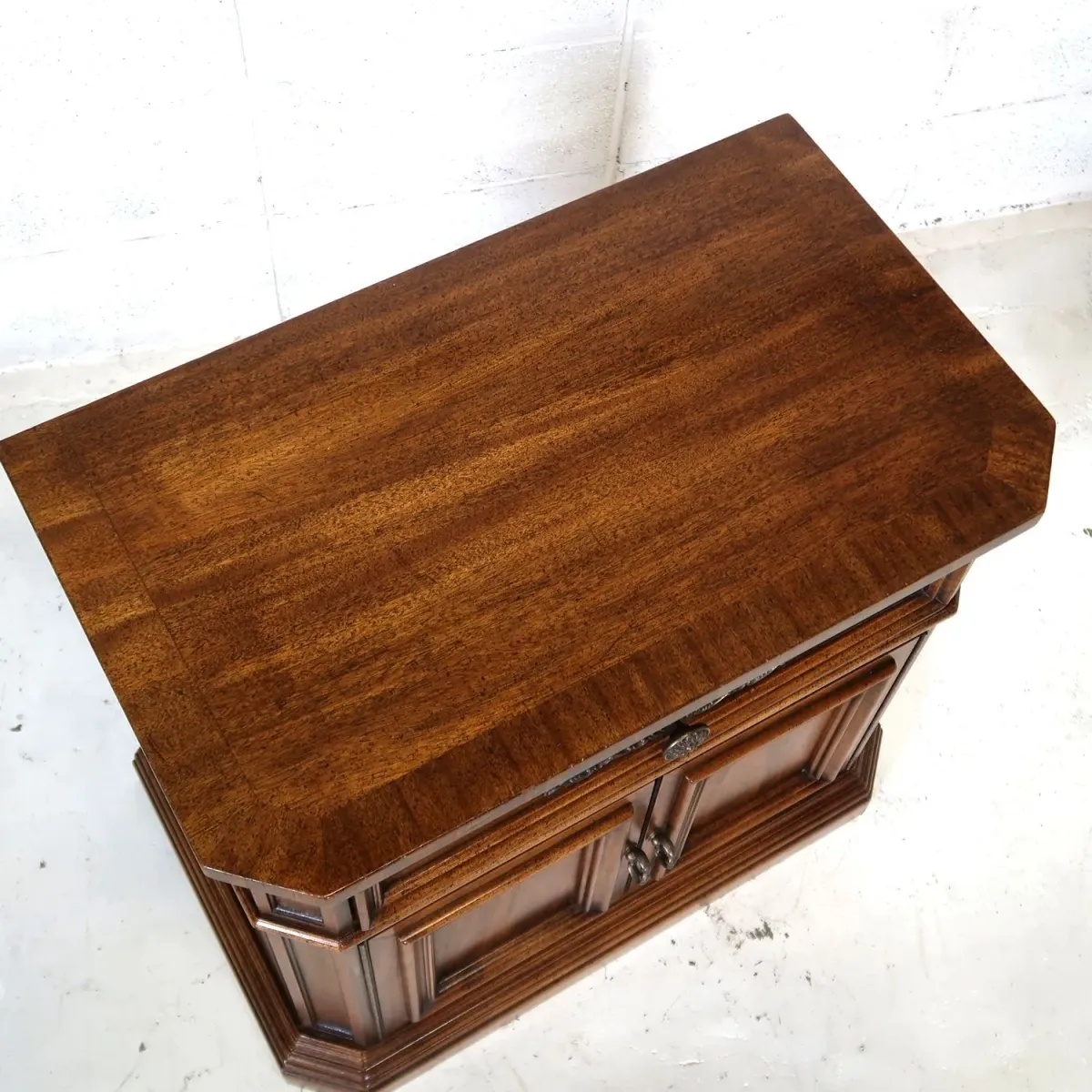 Unique Furniture アンティーク ナイトスタンド