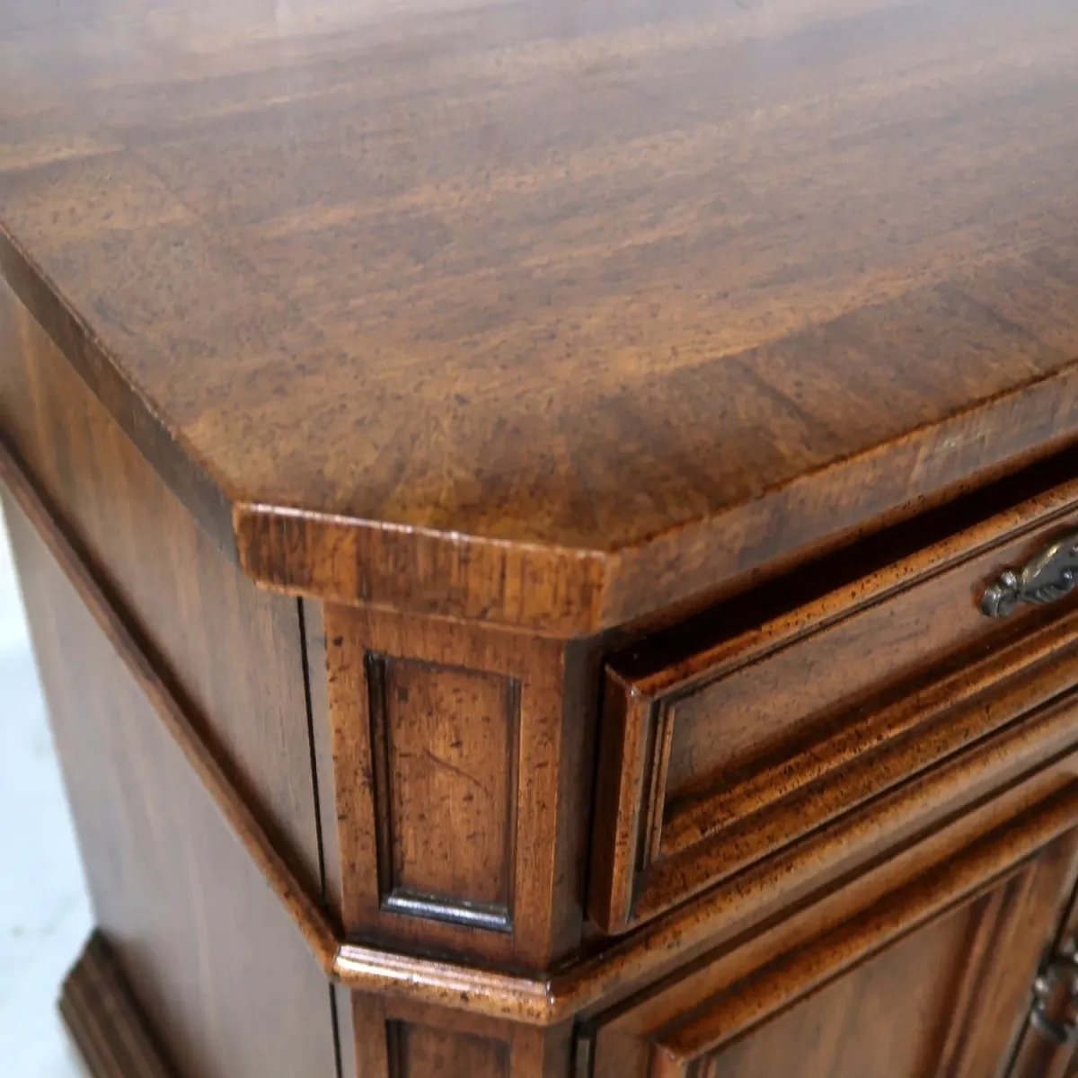 Unique Furniture アンティーク ナイトスタンド