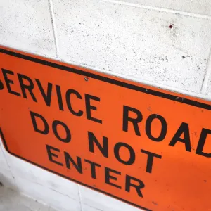 SERVICE ROAD DO NOT ENTER ロードサイン