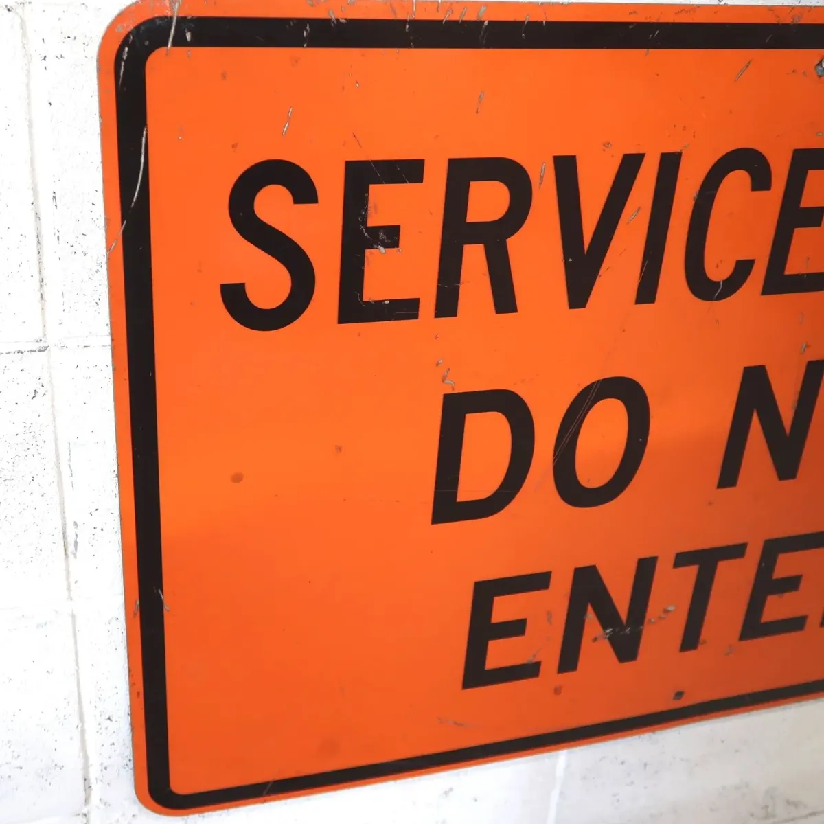 SERVICE ROAD DO NOT ENTER ロードサイン