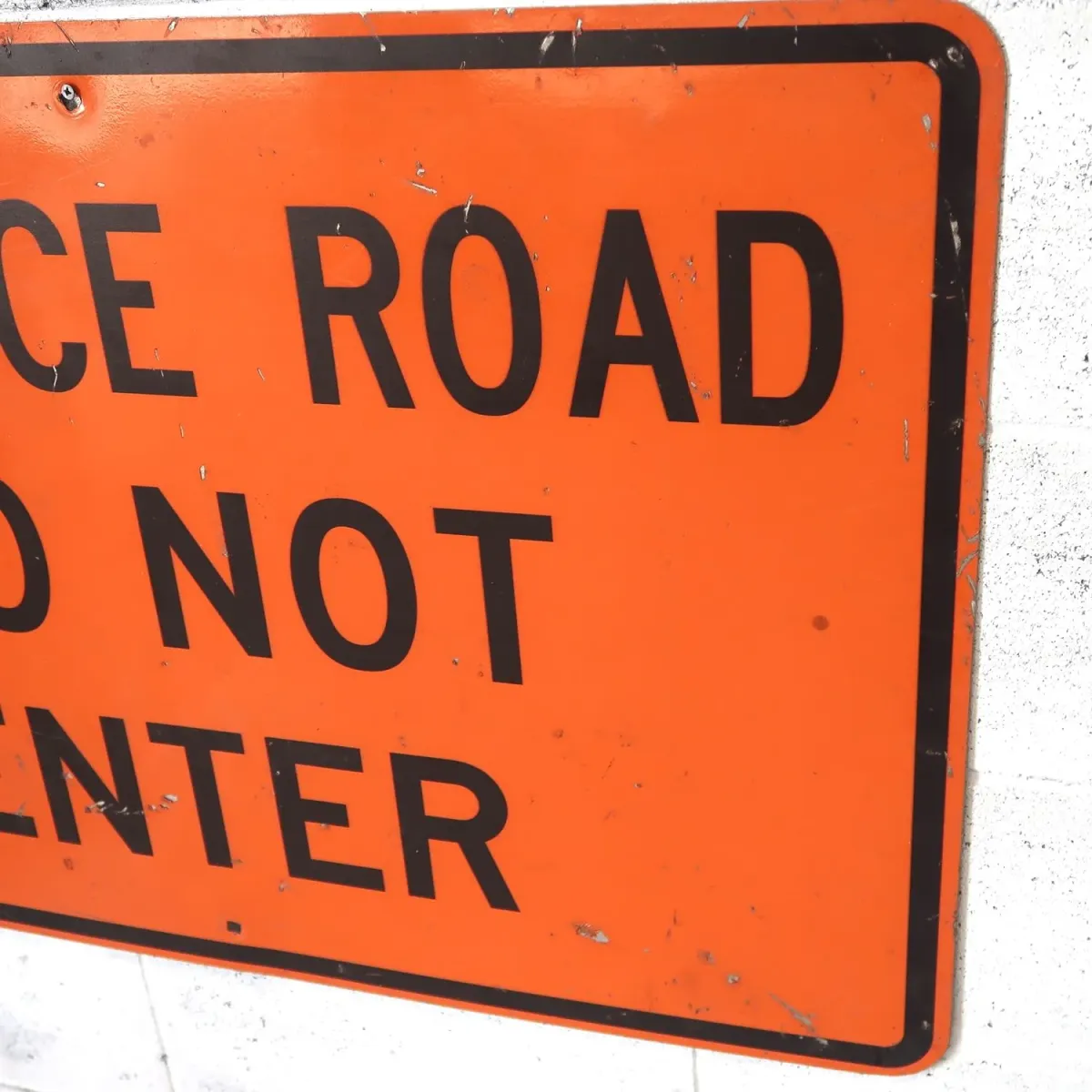 SERVICE ROAD DO NOT ENTER ロードサイン