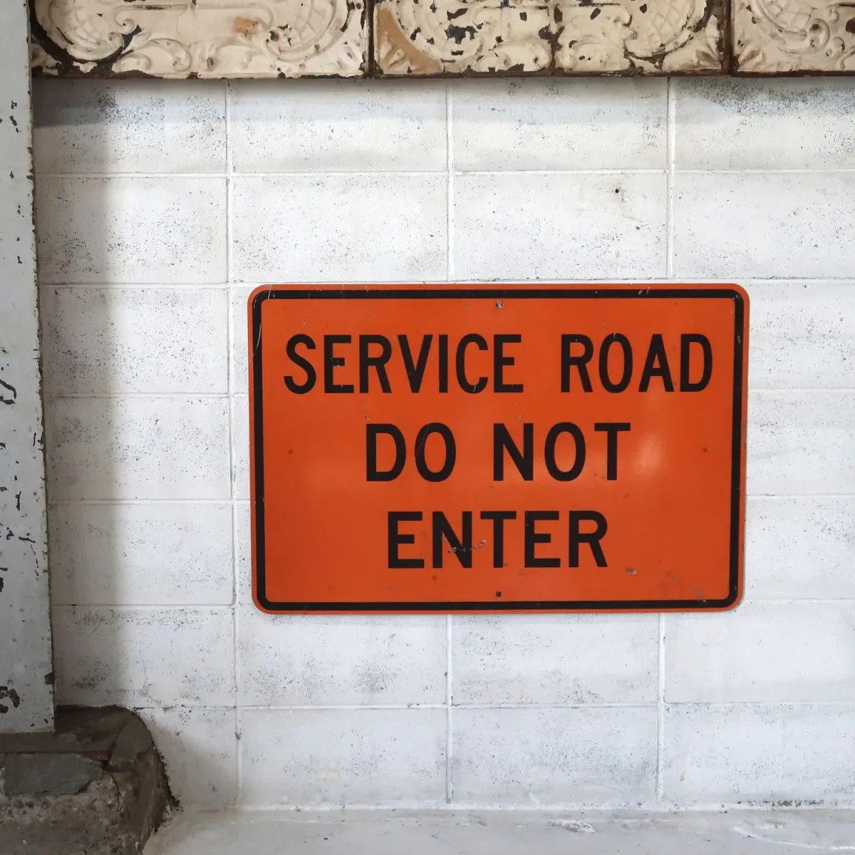 SERVICE ROAD DO NOT ENTER ロードサイン