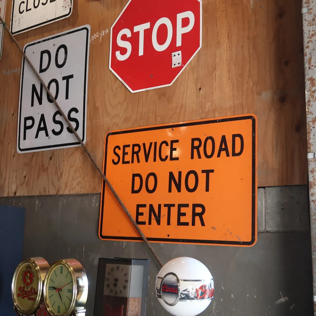 SERVICE ROAD DO NOT ENTER ロードサイン