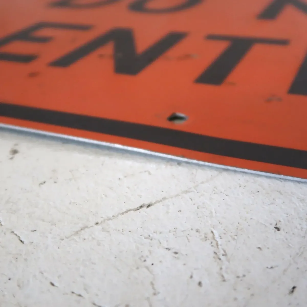 SERVICE ROAD DO NOT ENTER ロードサイン