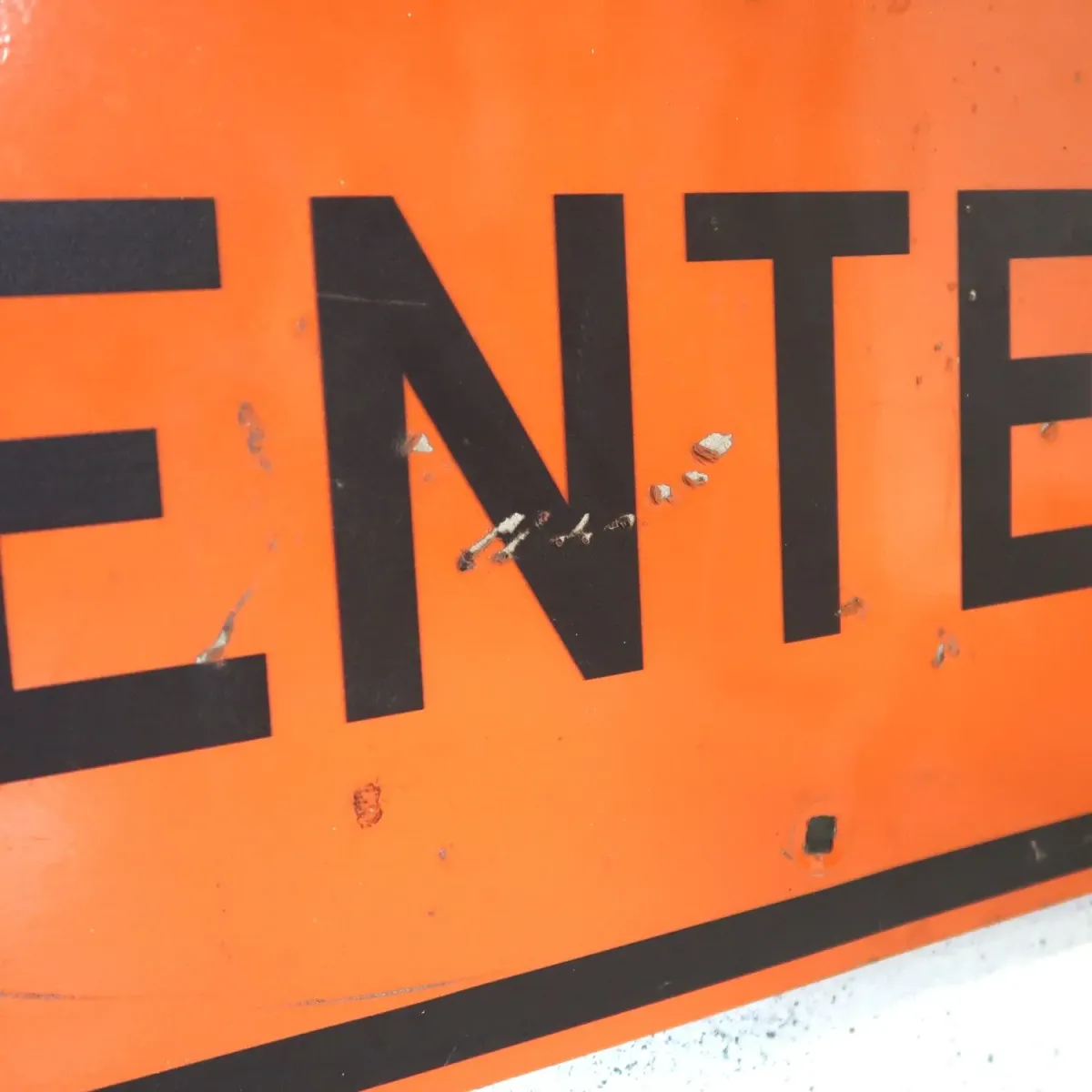 SERVICE ROAD DO NOT ENTER ロードサイン