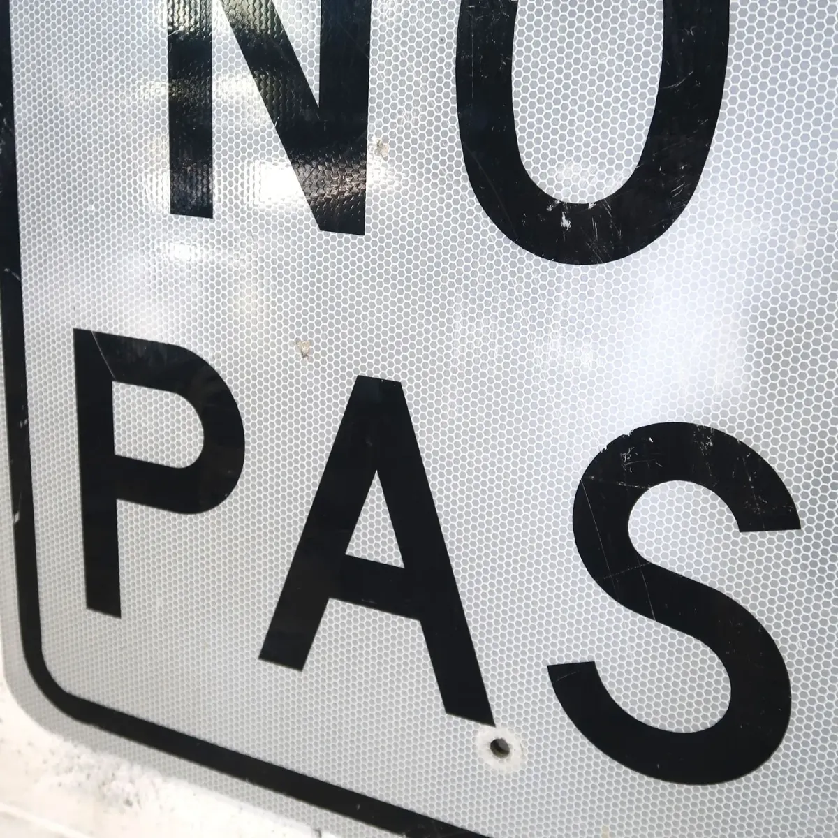 DO NOT PASS ロードサイン