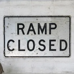 RAMP CLOSED 大型ロードサイン