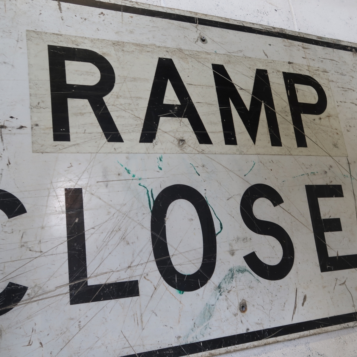 RAMP CLOSED 大型ロードサイン