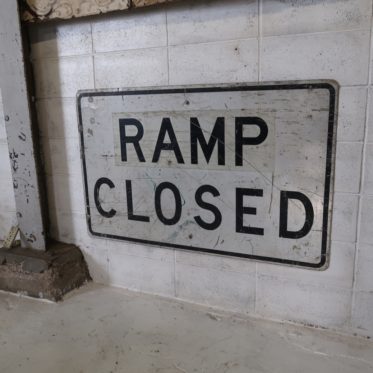 RAMP CLOSED 大型ロードサイン