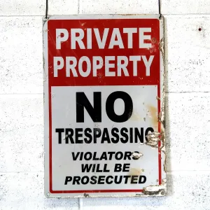 NO TRESPASSING メタルサイン