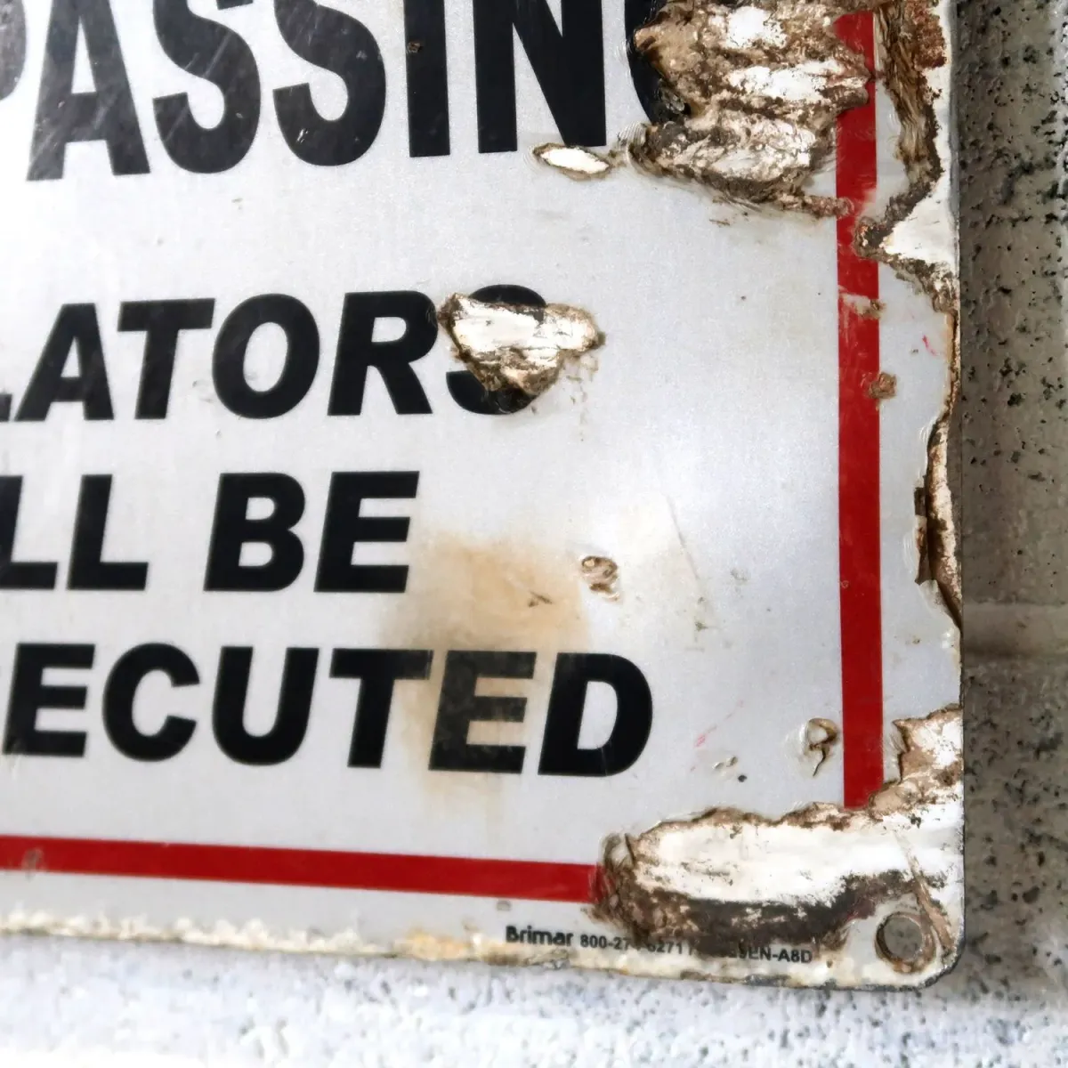 NO TRESPASSING メタルサイン