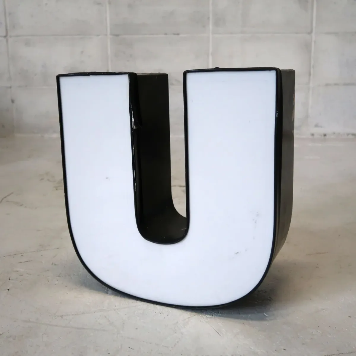ビンテージ レターサイン U