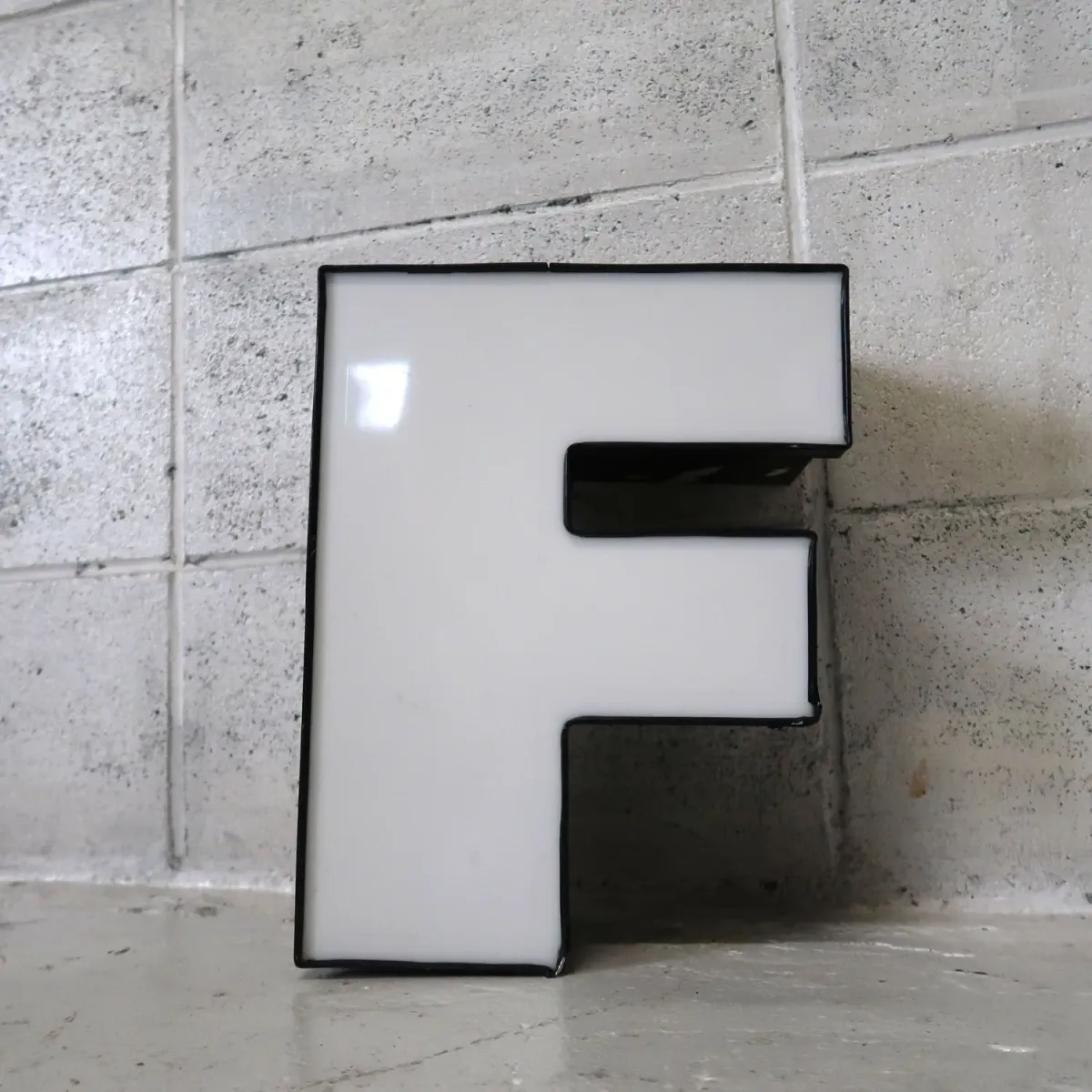 ビンテージ レターサイン F