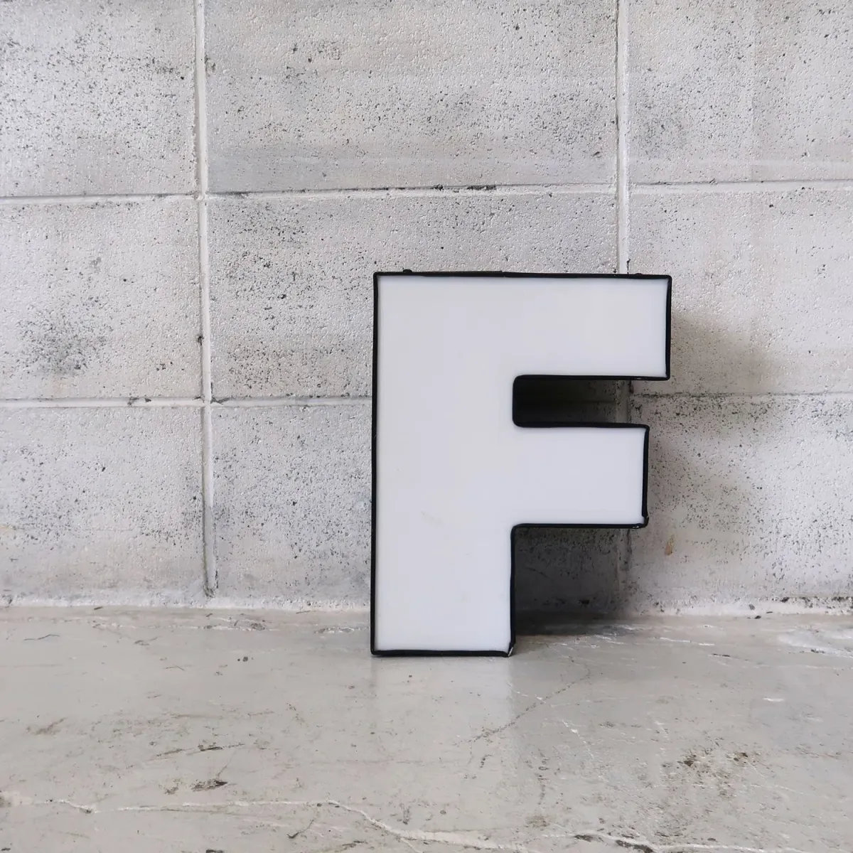 ビンテージ レターサイン F