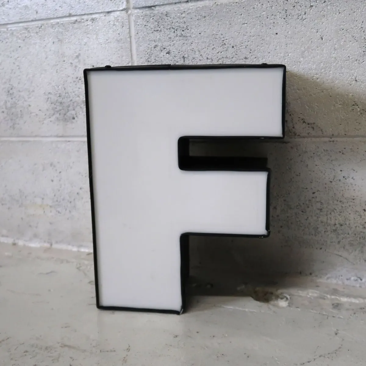 ビンテージ レターサイン F