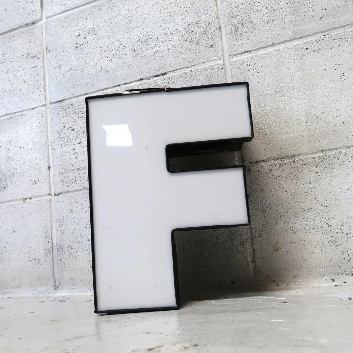 ビンテージ レターサイン F