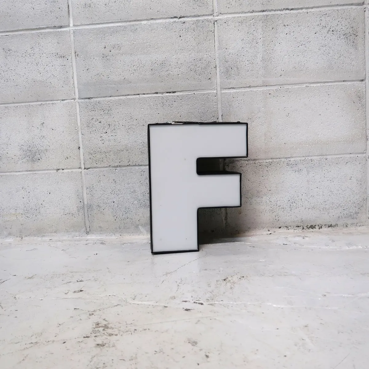 ビンテージ レターサイン F
