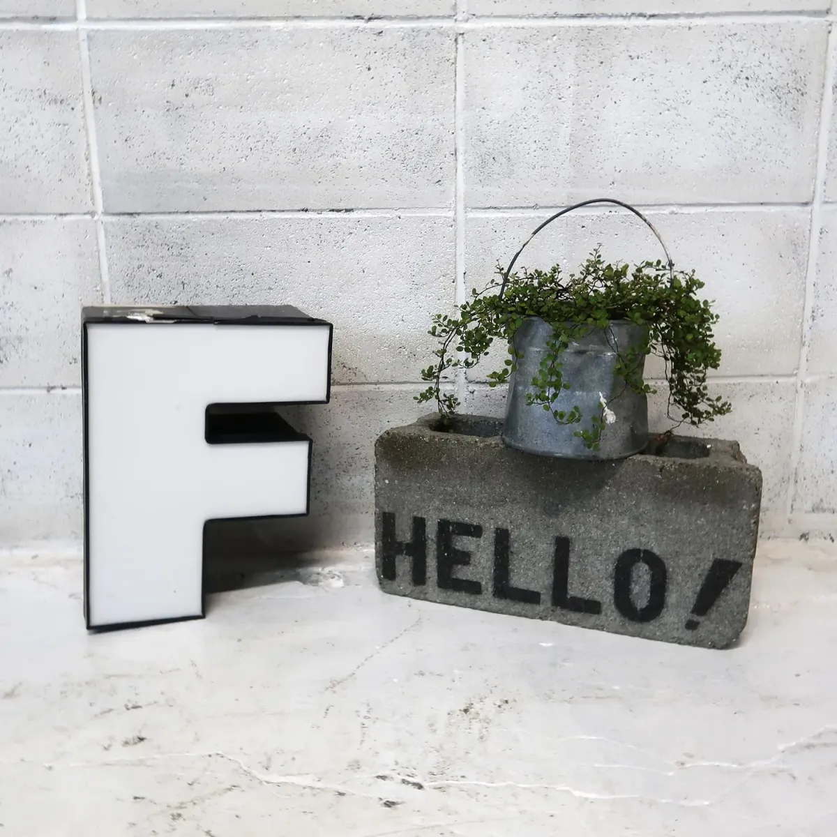 ビンテージ レターサイン F