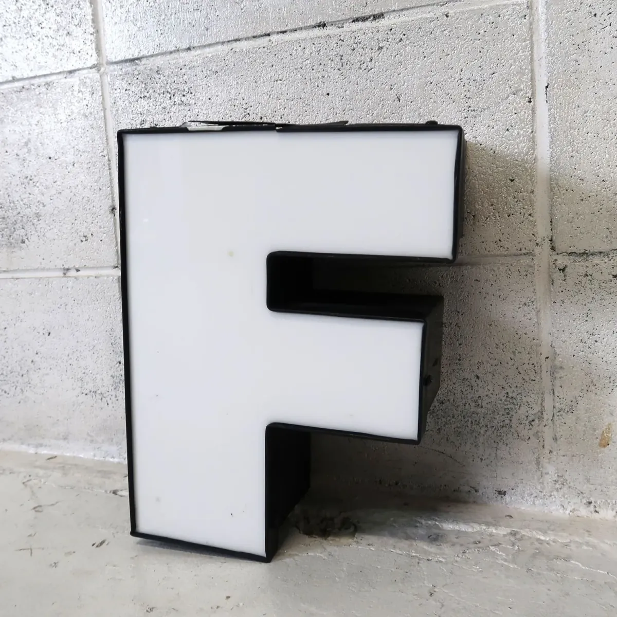 ビンテージ レターサイン F