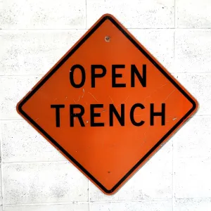 OPEN TRENCH ビンテージ ロードサイン