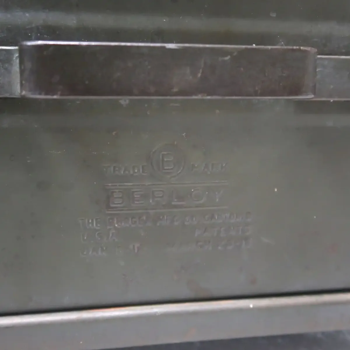 BERLOY ビンテージ メタルキャビネット