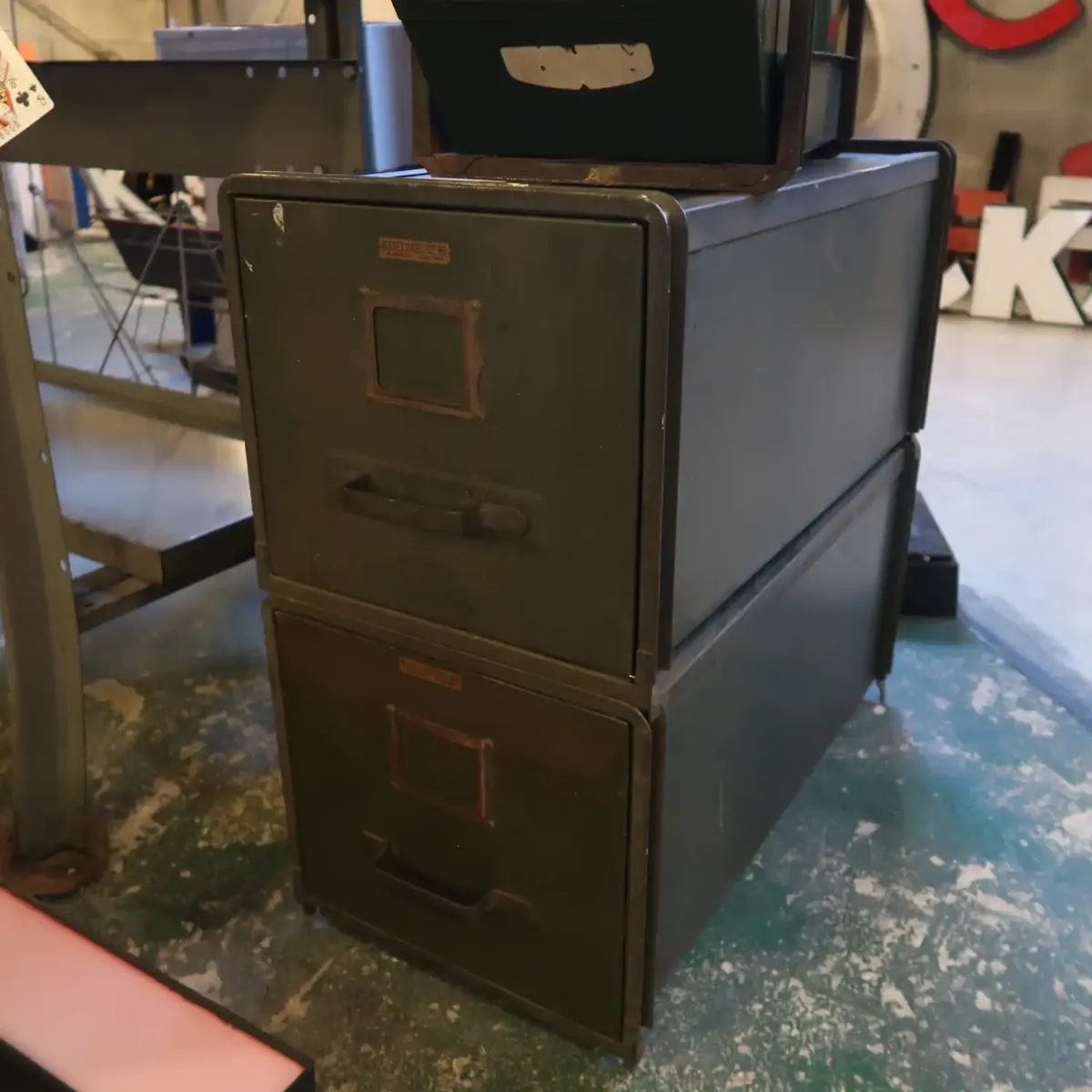 BERLOY ビンテージ メタルキャビネット