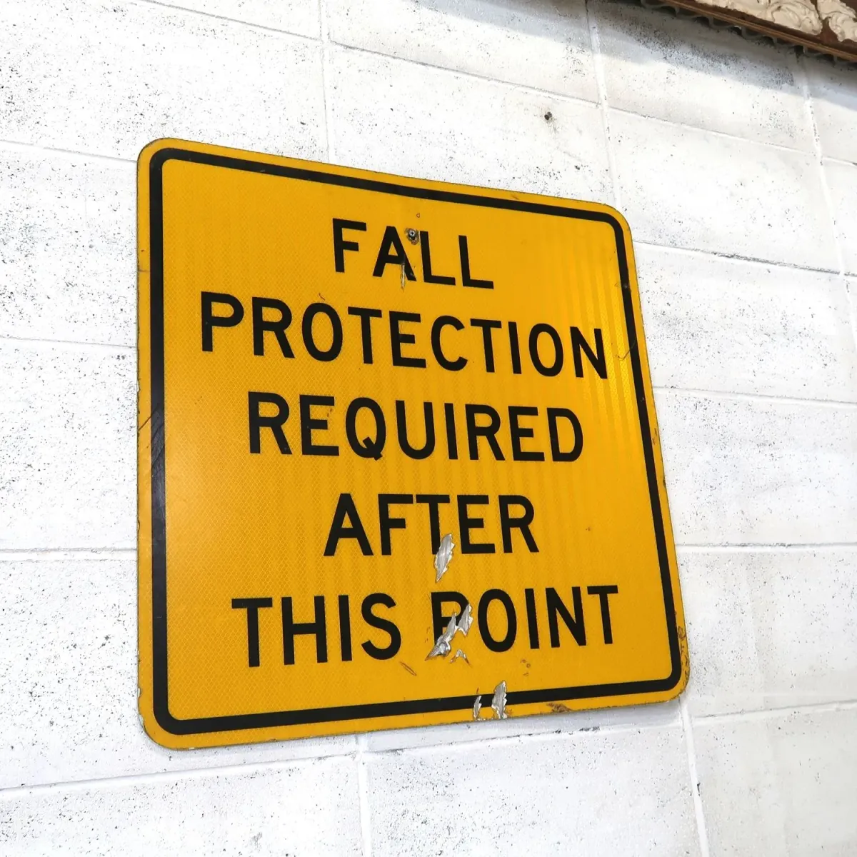 FALL PROTECTION REQUIRED メタルサイン