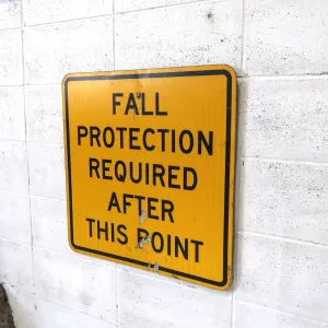 FALL PROTECTION REQUIRED メタルサイン