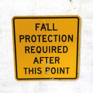 FALL PROTECTION REQUIRED メタルサイン