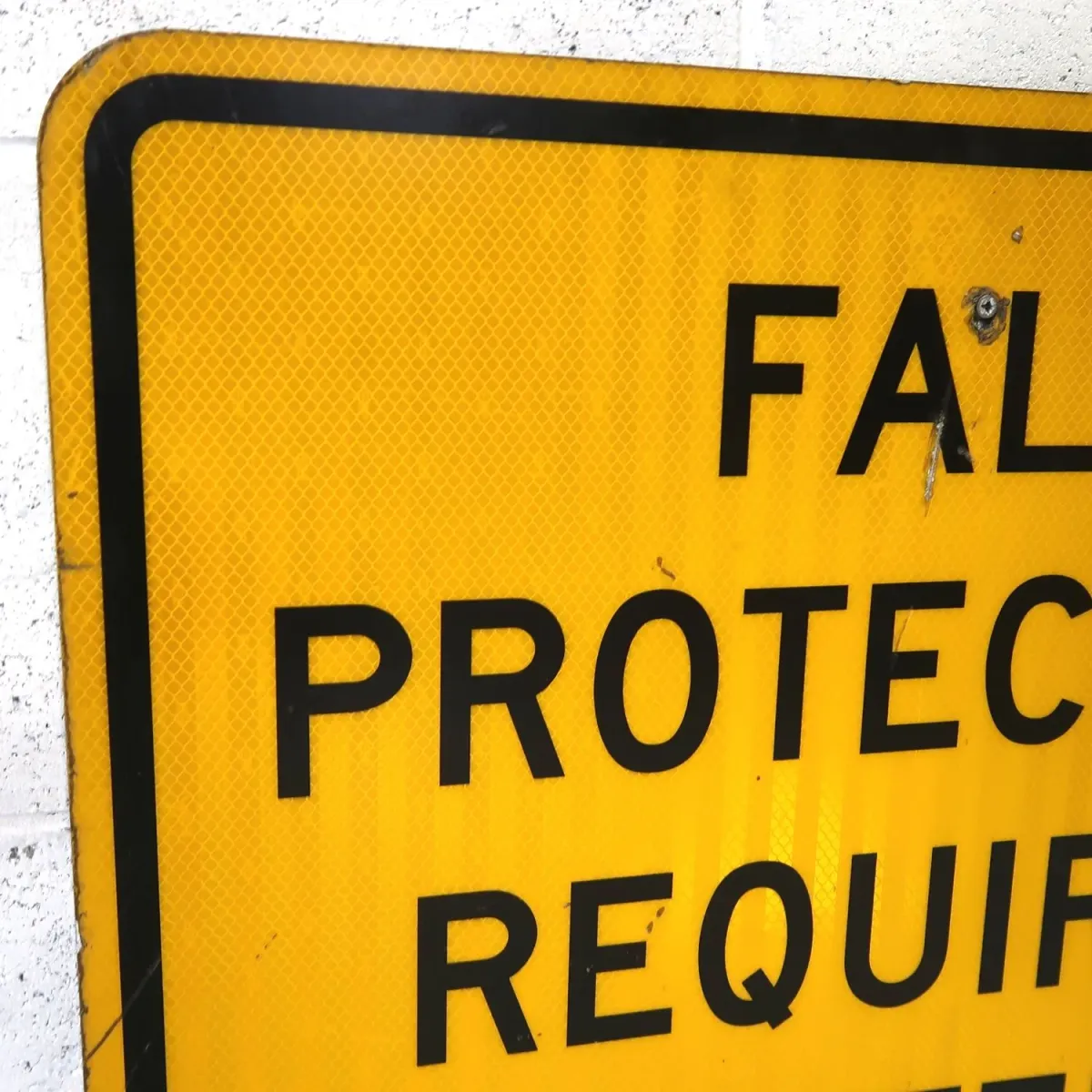 FALL PROTECTION REQUIRED メタルサイン
