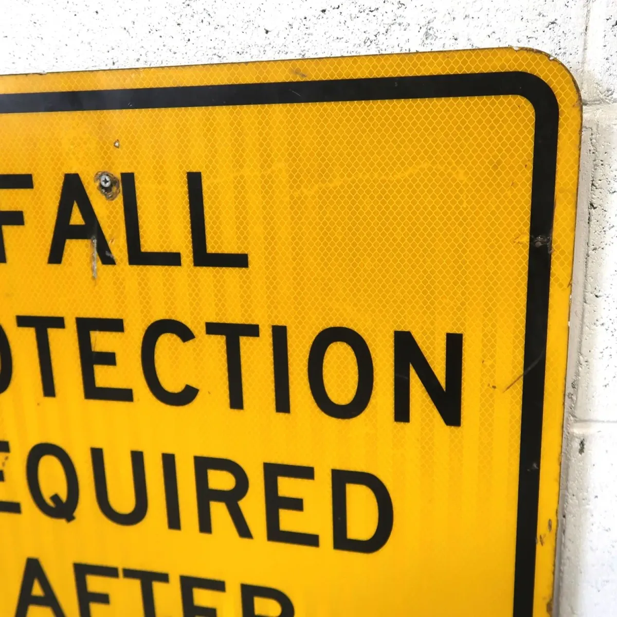FALL PROTECTION REQUIRED メタルサイン