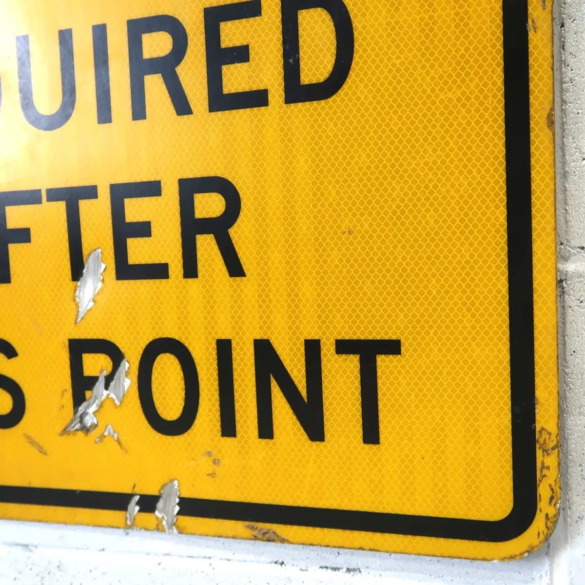 FALL PROTECTION REQUIRED メタルサイン
