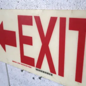 EXIT サインプレート ファイバー製