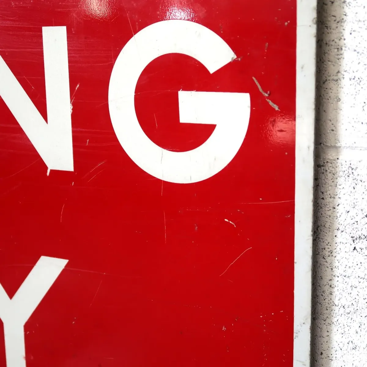 WRONG WAY ロードサイン