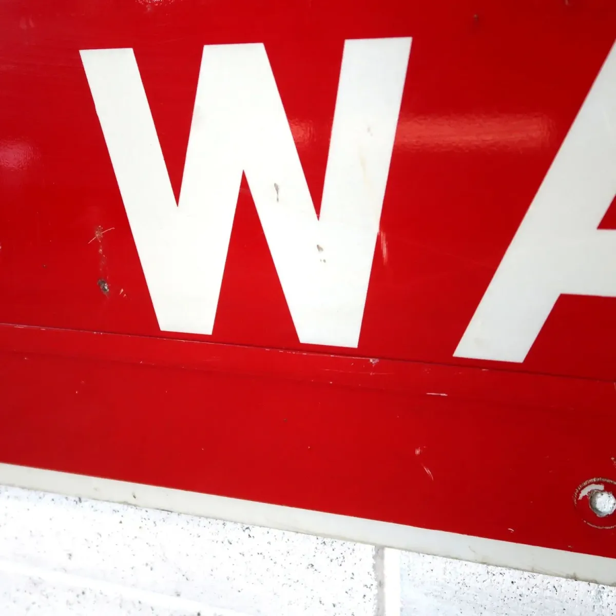 WRONG WAY ロードサイン