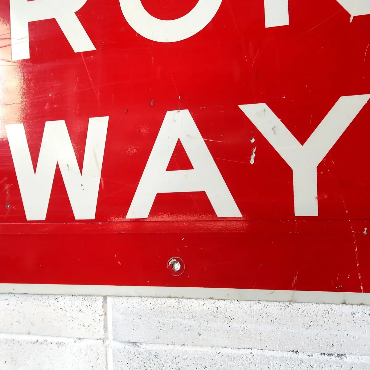 WRONG WAY ロードサイン