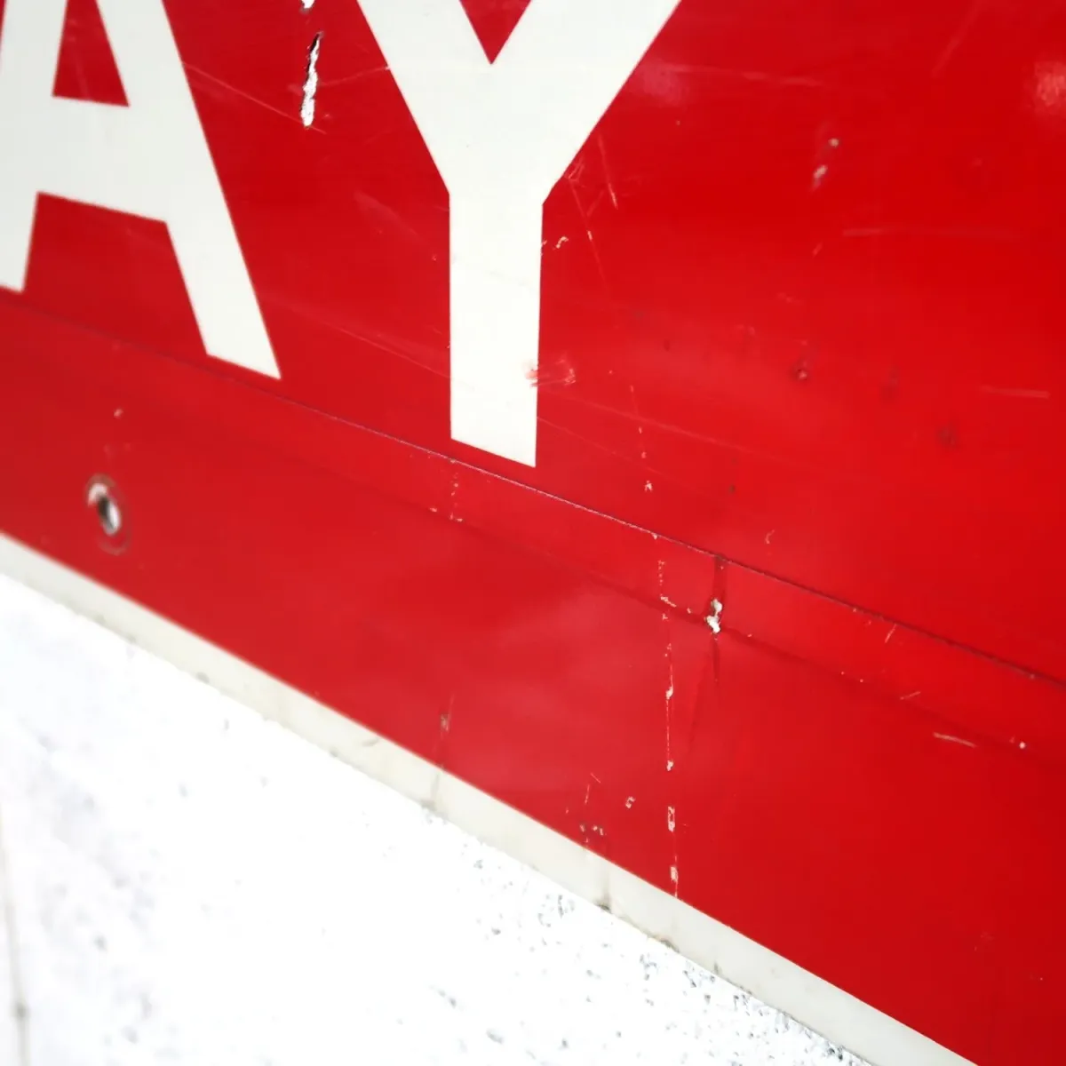 WRONG WAY ロードサイン