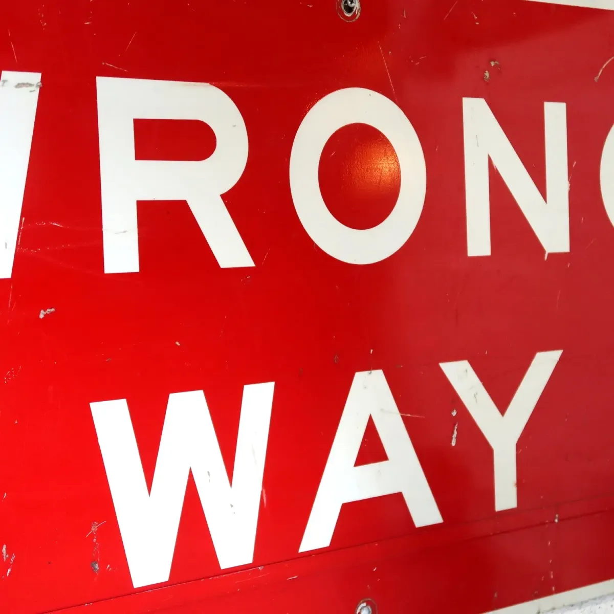 WRONG WAY ロードサイン