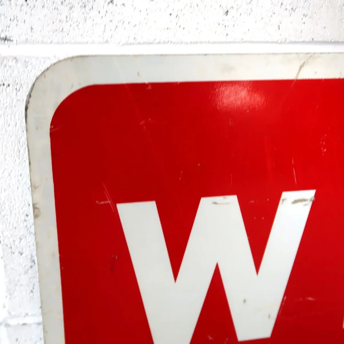 WRONG WAY ロードサイン