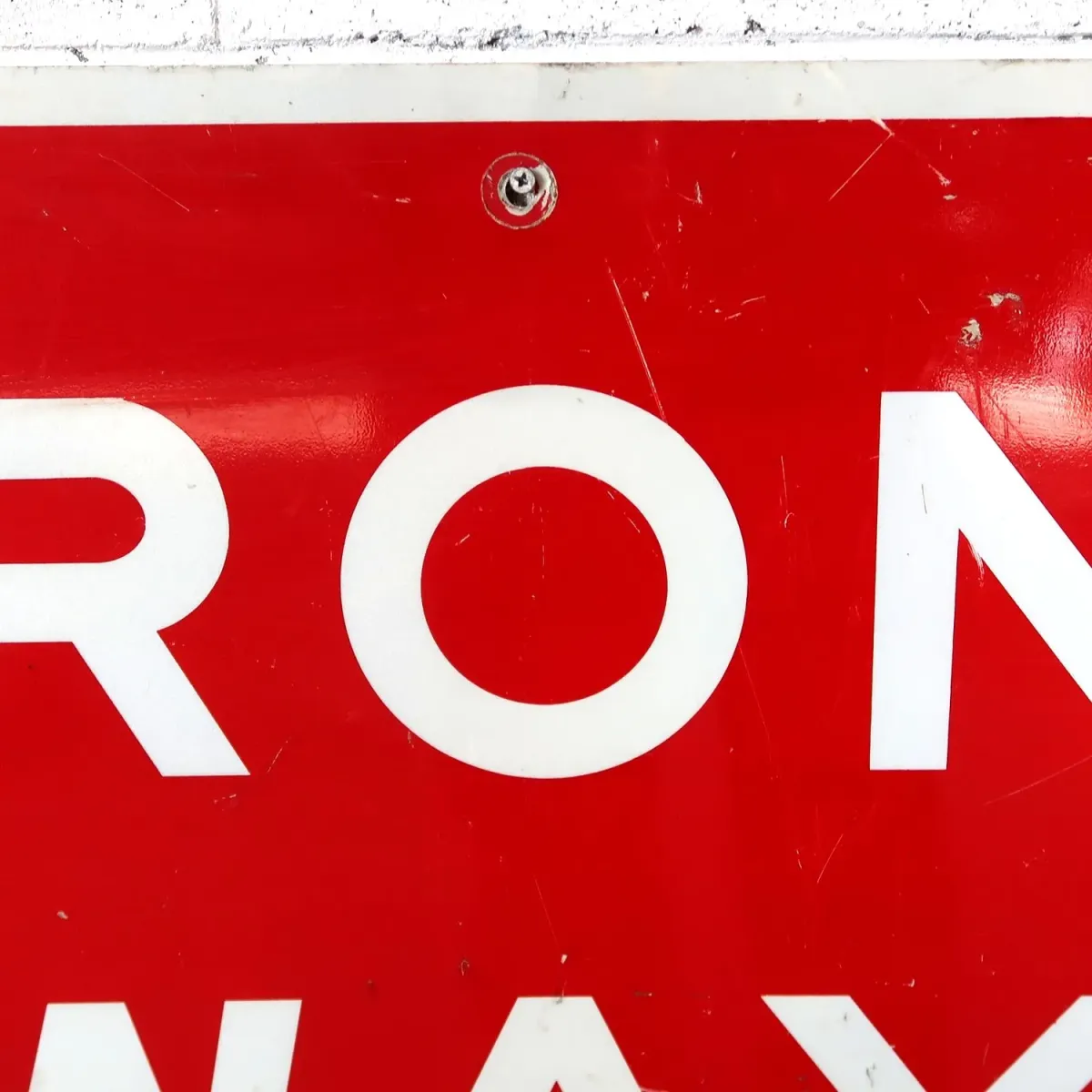 WRONG WAY ロードサイン