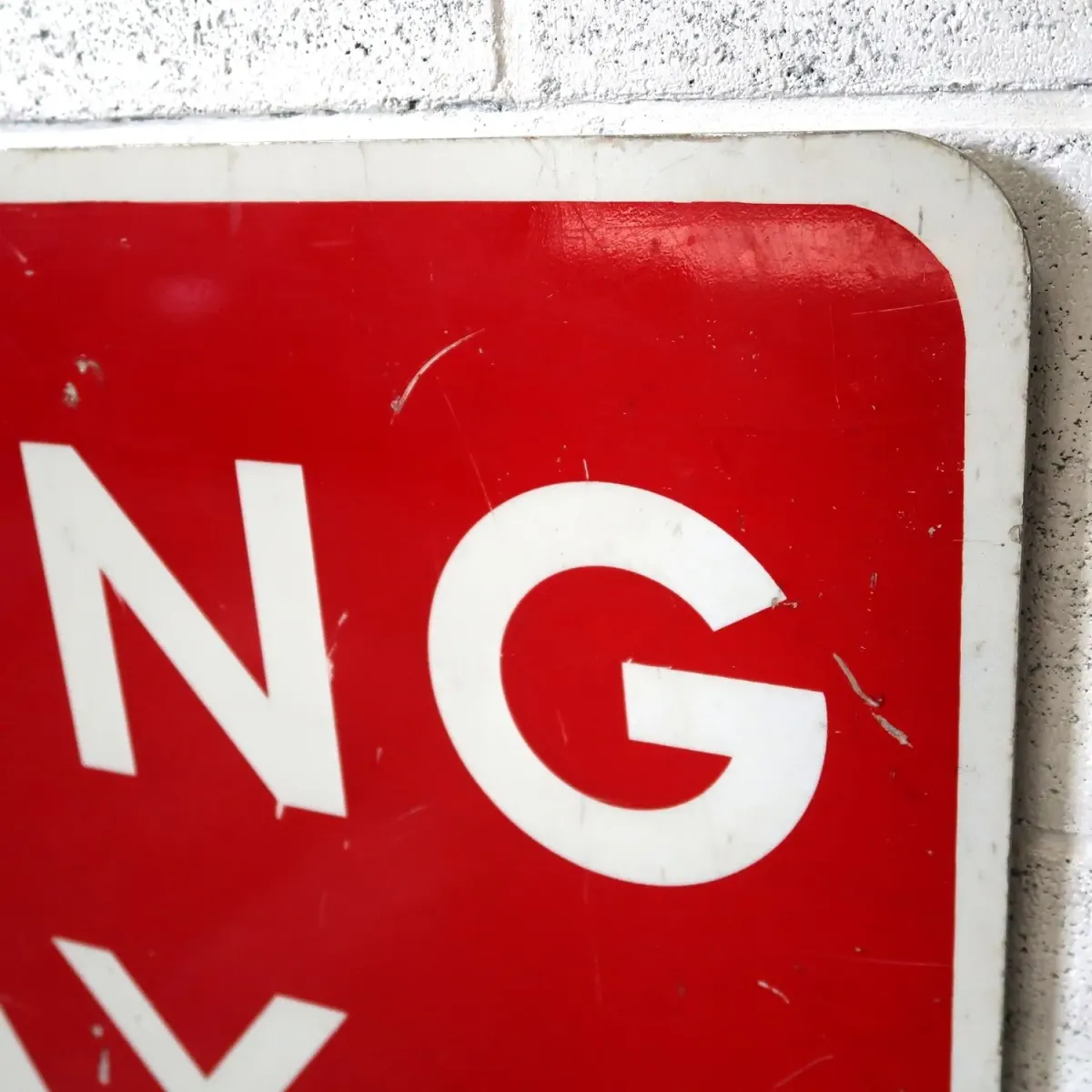 WRONG WAY ロードサイン