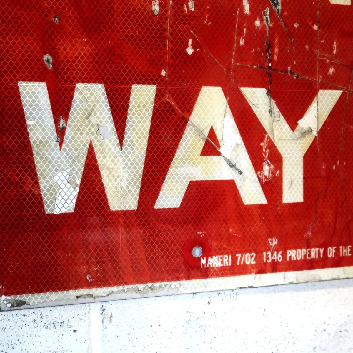 WRONG WAY ロードサイン