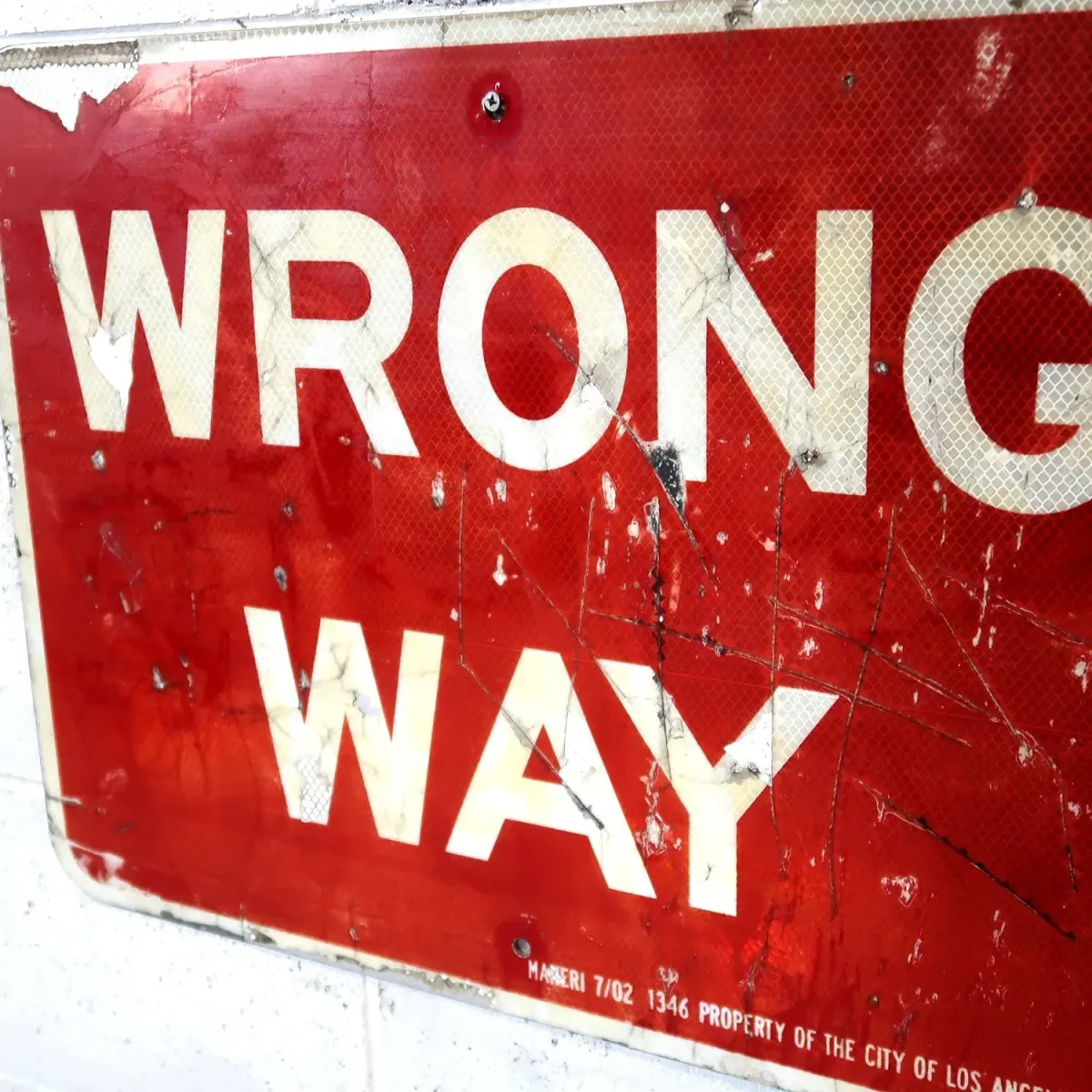 WRONG WAY ロードサイン