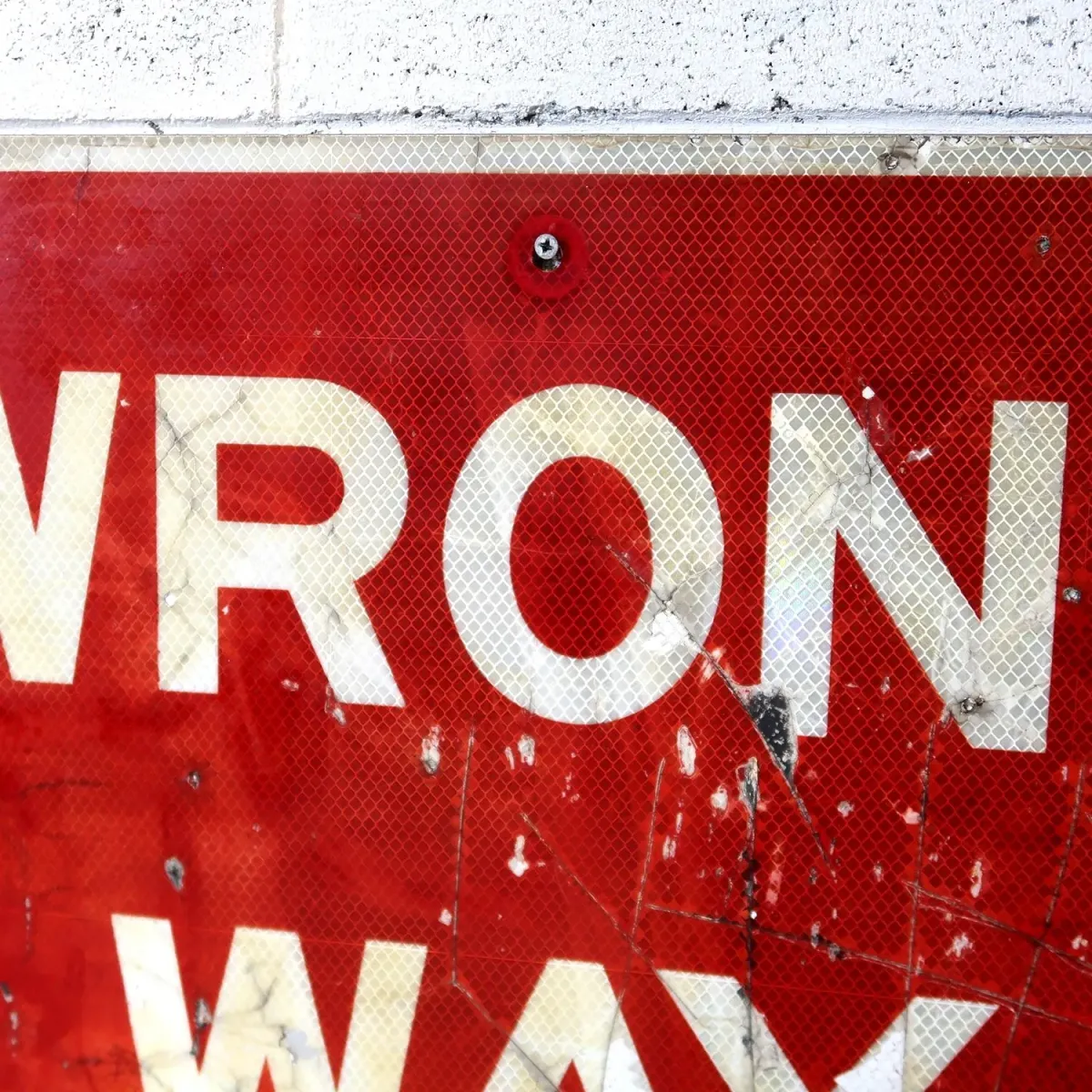 WRONG WAY ロードサイン