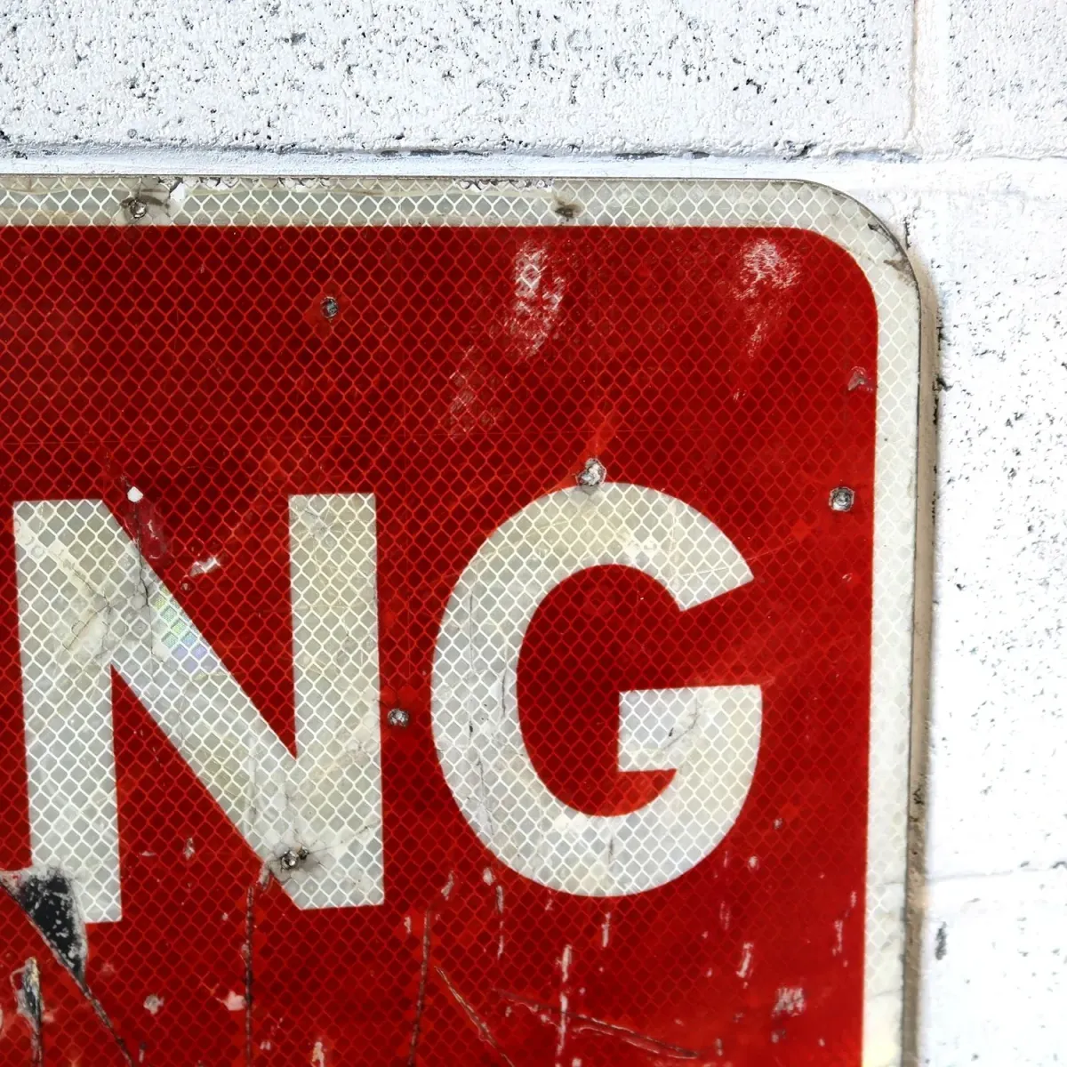 WRONG WAY ロードサイン