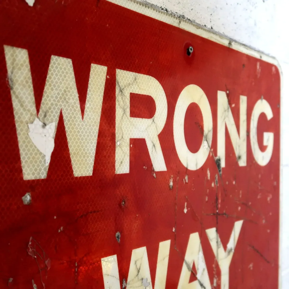 WRONG WAY ロードサイン