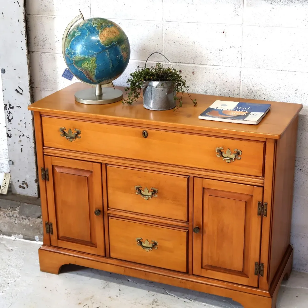 ST. JOHNS アンティーク サイドボード